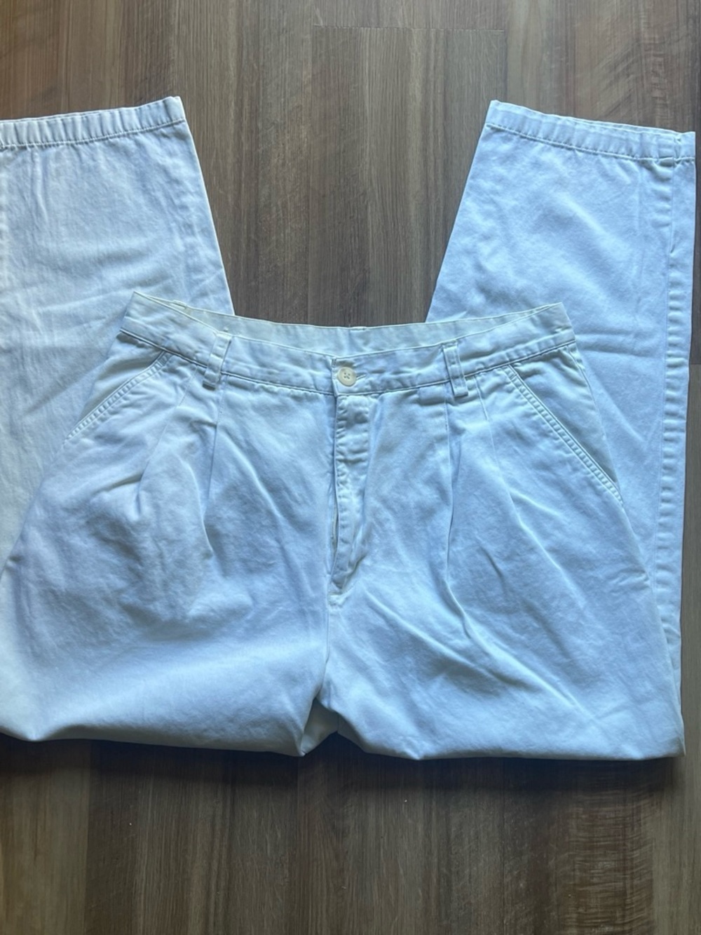 Old Navy White Pleated Chino Pants